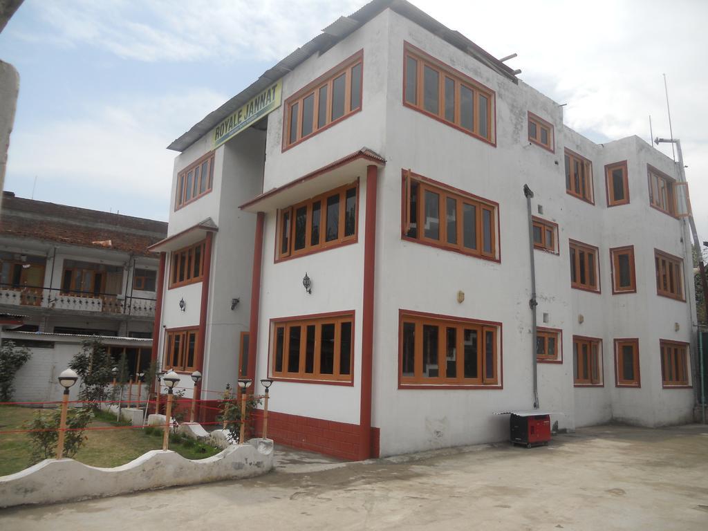 Hotel Royale Jannat Srīnagar Kültér fotó