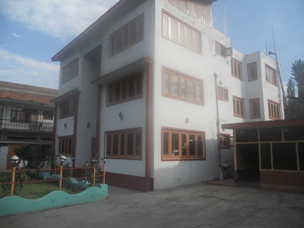 Hotel Royale Jannat Srīnagar Kültér fotó