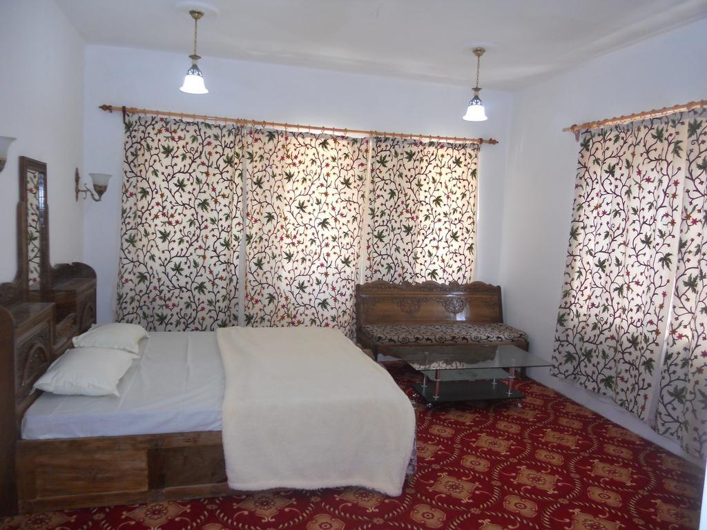 Hotel Royale Jannat Srīnagar Kültér fotó
