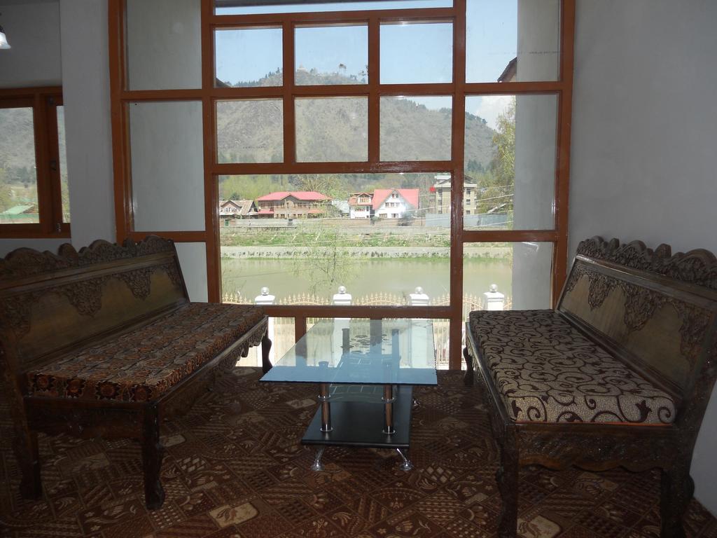 Hotel Royale Jannat Srīnagar Kültér fotó