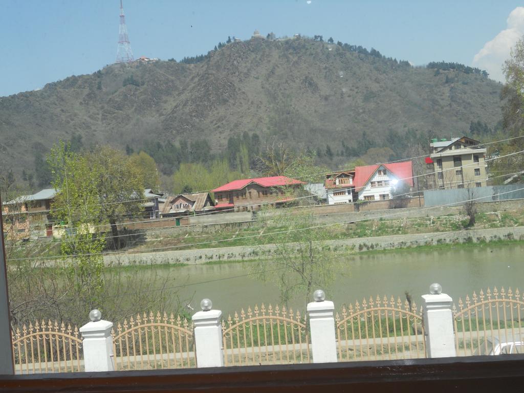 Hotel Royale Jannat Srīnagar Kültér fotó