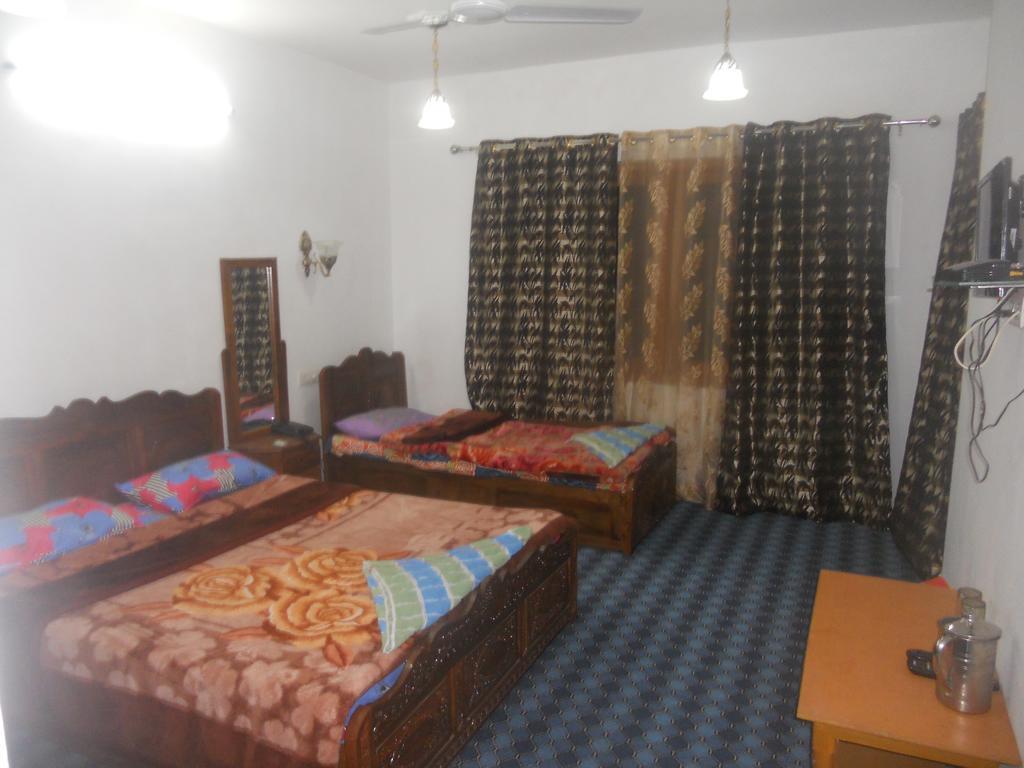 Hotel Royale Jannat Srīnagar Szoba fotó