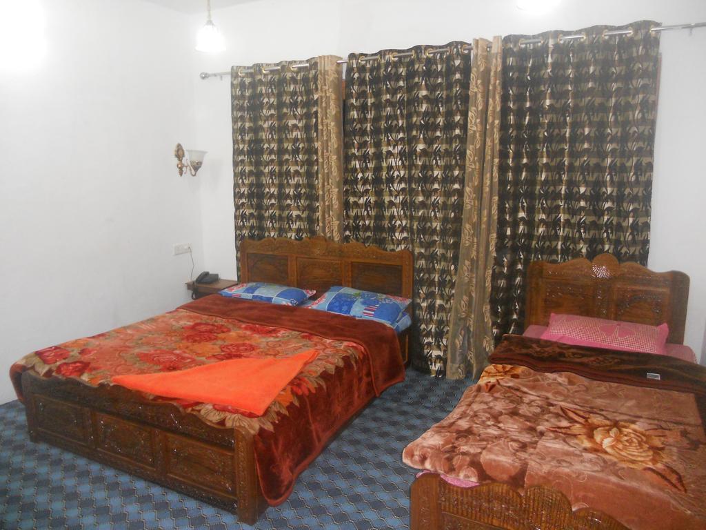 Hotel Royale Jannat Srīnagar Kültér fotó